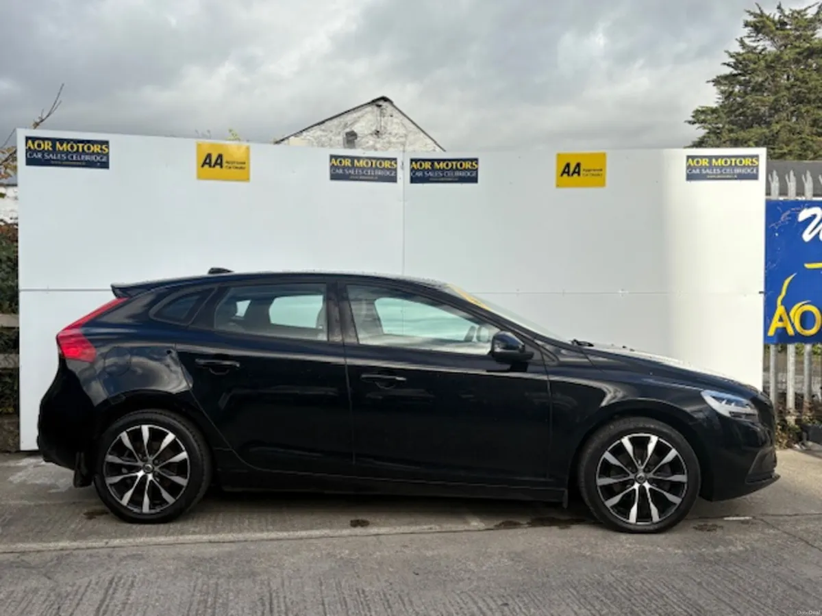 Volvo V40 2019 D3 IRISH CAR - Image 4