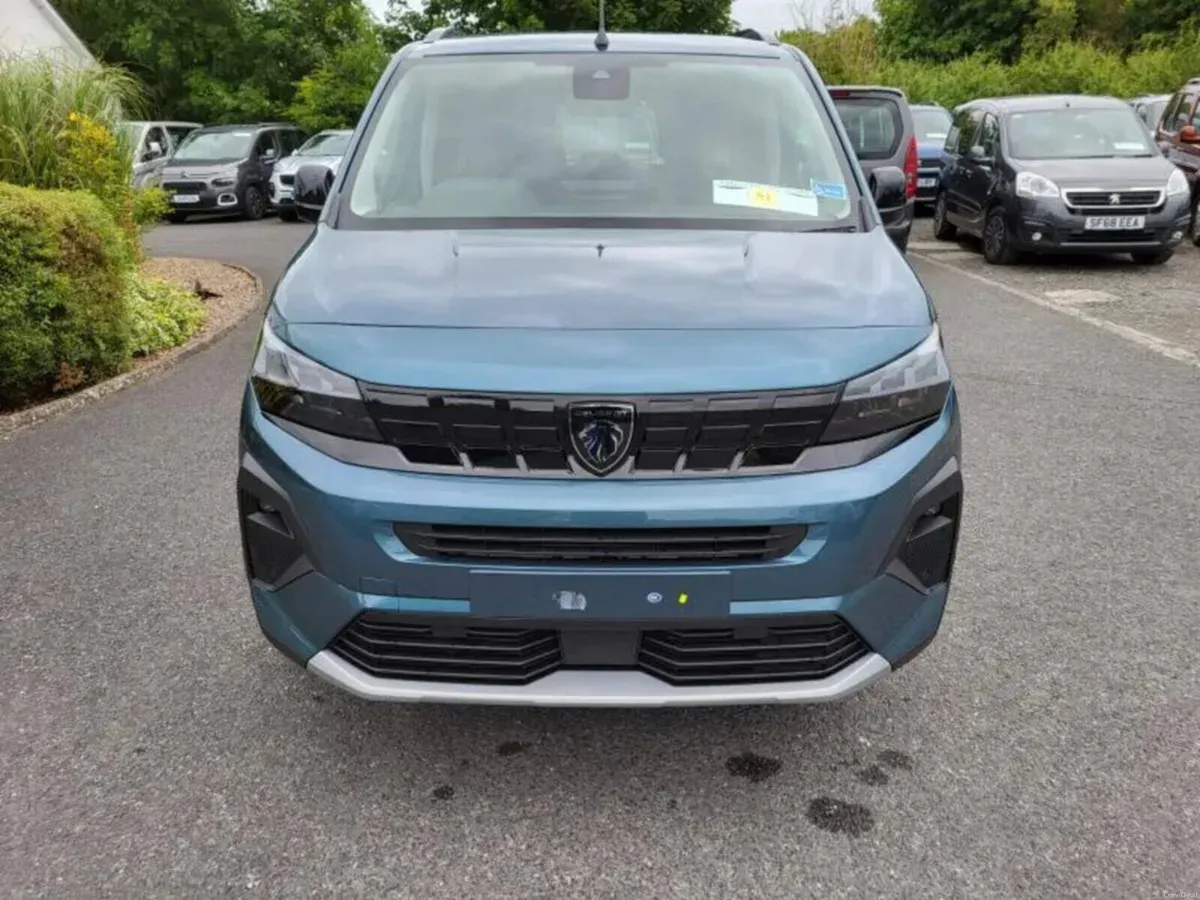 2026 Wheelchair Accessible Peugeot Rifter - Image 3