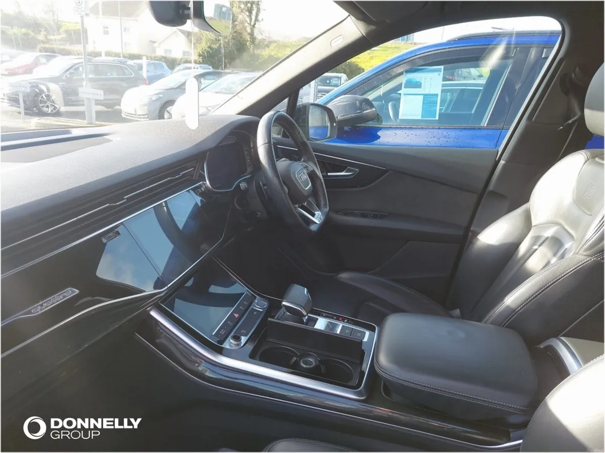 Audi Q7 Diesel Estate Black Edition - Image 2