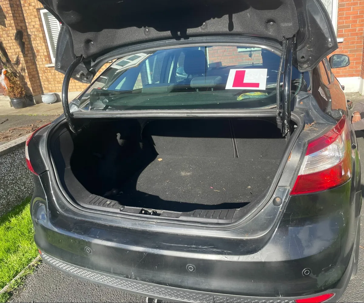 2014 Ford Focus Saloon – Automatic | NCT- July '26 - Image 4