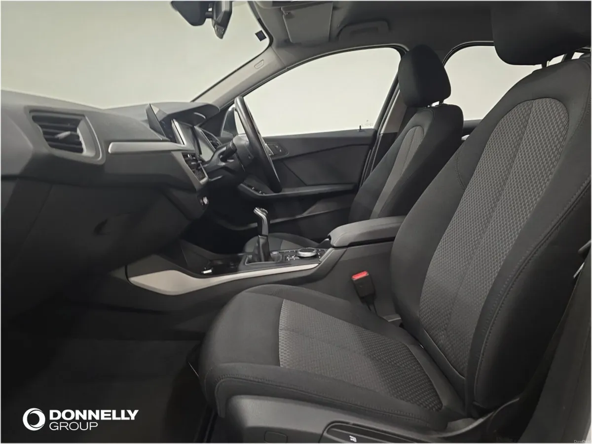 BMW 1 Series Diesel Hatchback SE - Image 4