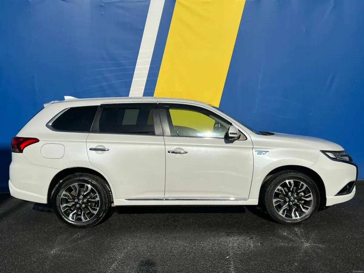 Mitsubishi Outlander 4WD 2.0 HYBRID // DIAMOND CUT - Image 2