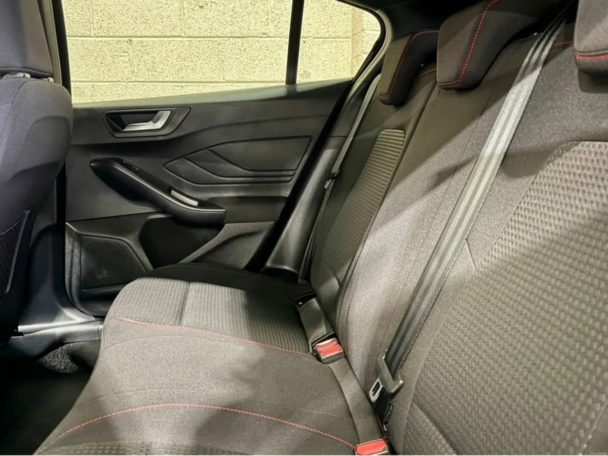 Ford Focus ST-LINE 5DR 1.0T 125 - Image 2