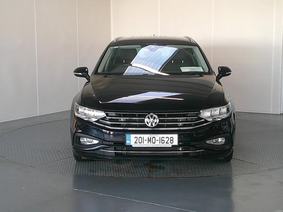 Volkswagen Passat 2020 - Image 2