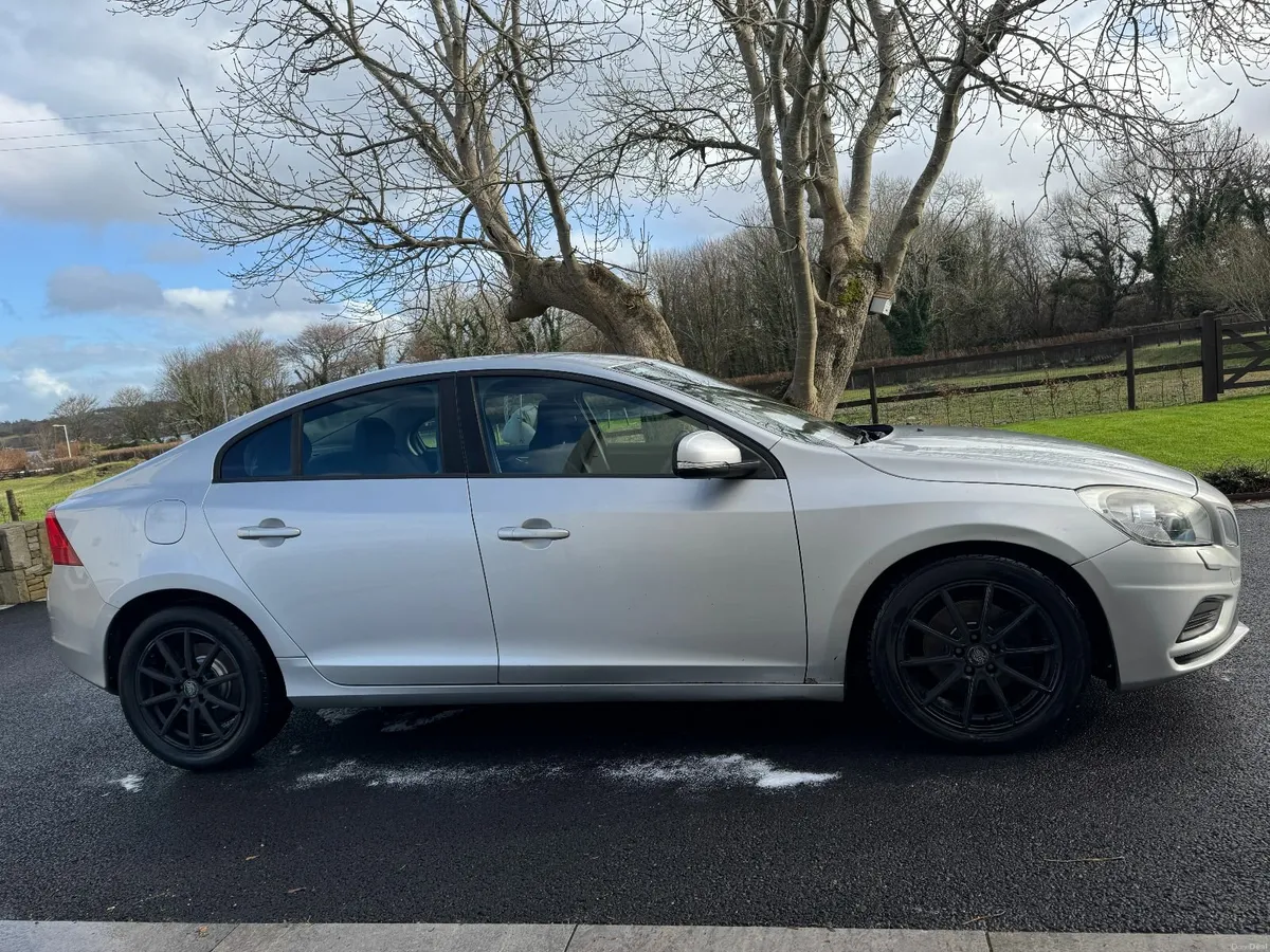 Volvo S60 D3 2010 - Image 2