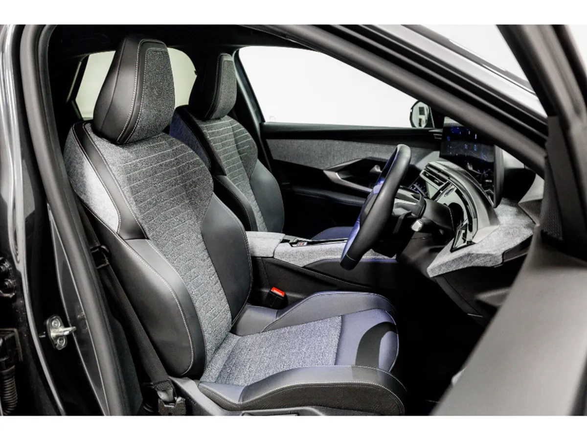 Peugeot 3008 Allure Hybrid Auto 145HP - Image 4