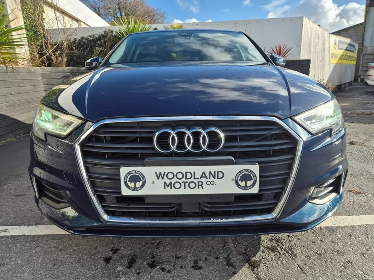 Audi A3 1.4 TFSI AUTO / LUXURY WITH LEATHER / LOW - Image 4