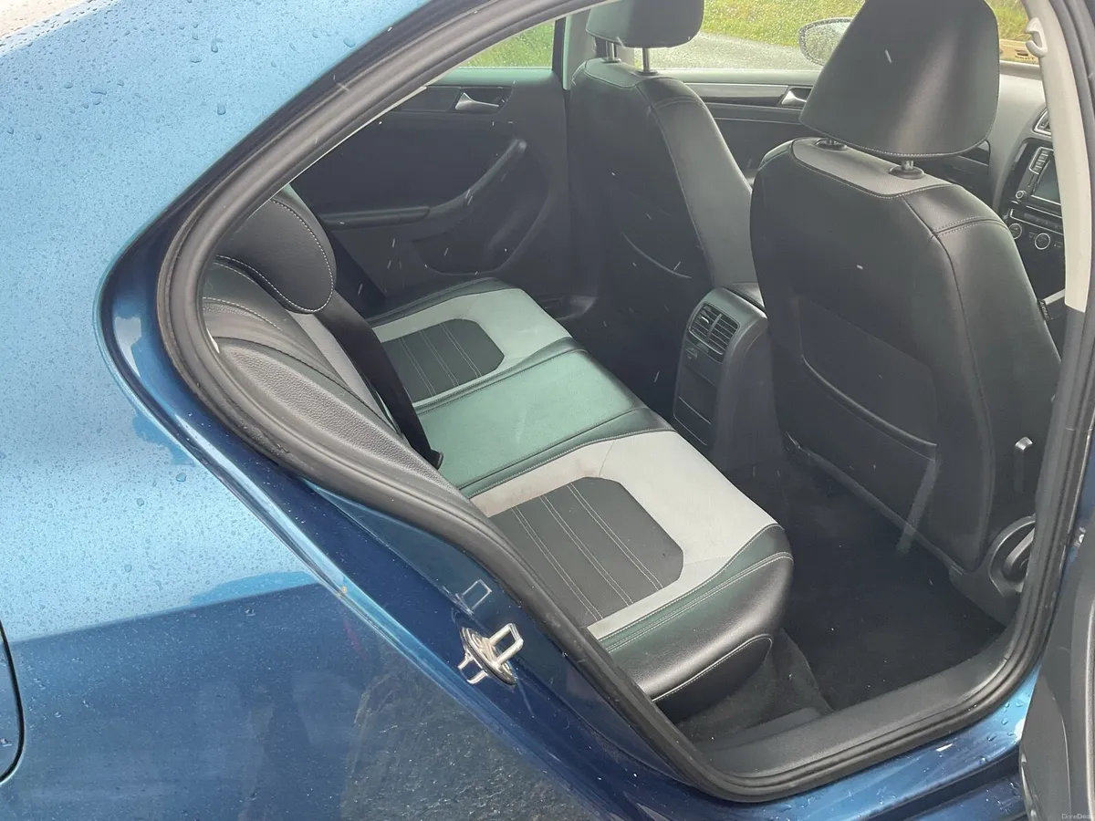 172 Volkswagen Jetta. 2.0 litre diesel - Image 4