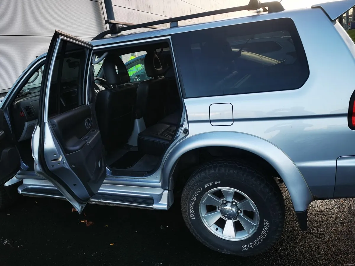 06D Mitsubishi Pajero Sport 2.5DGLS - Image 4