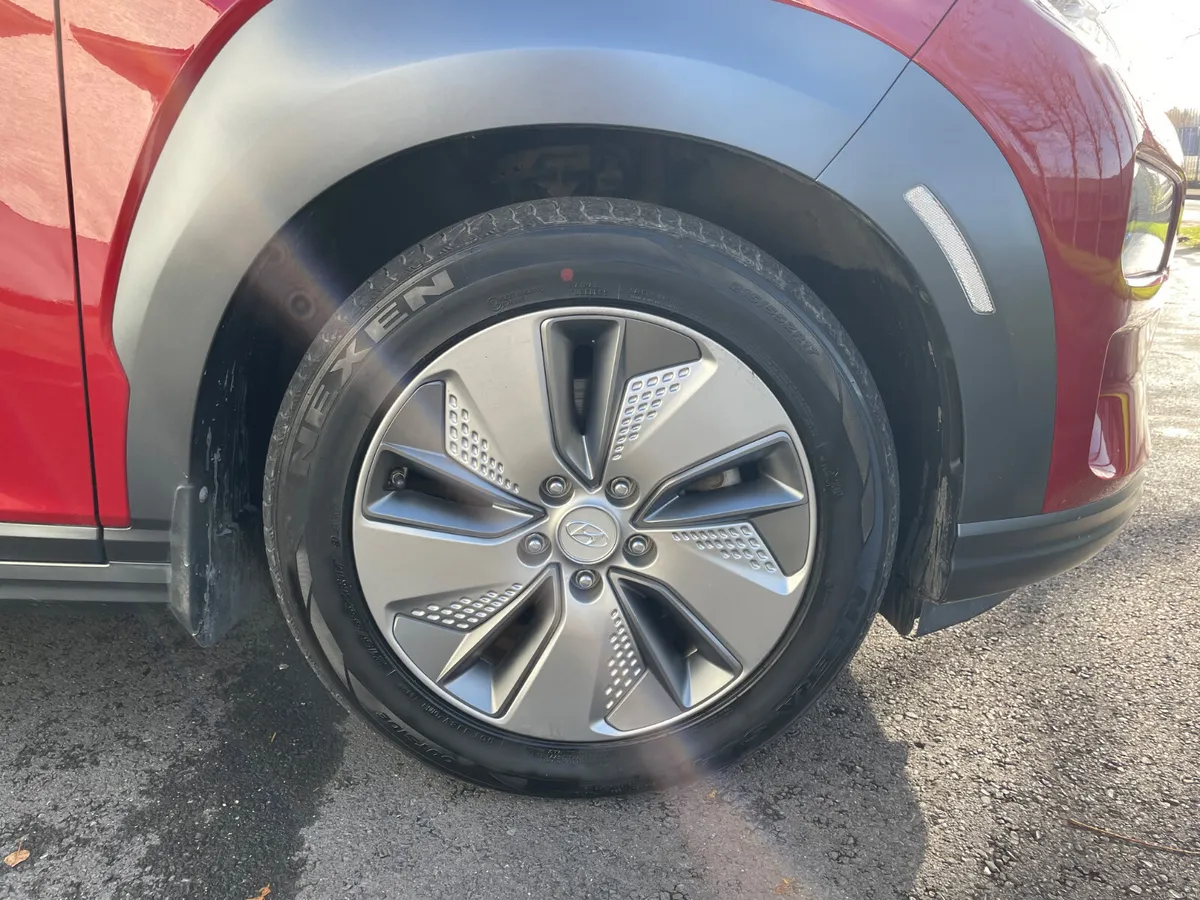 PREMIUM 2 TONE - 64KW - APPLE PLAY -HEATED LEATHER - Image 2