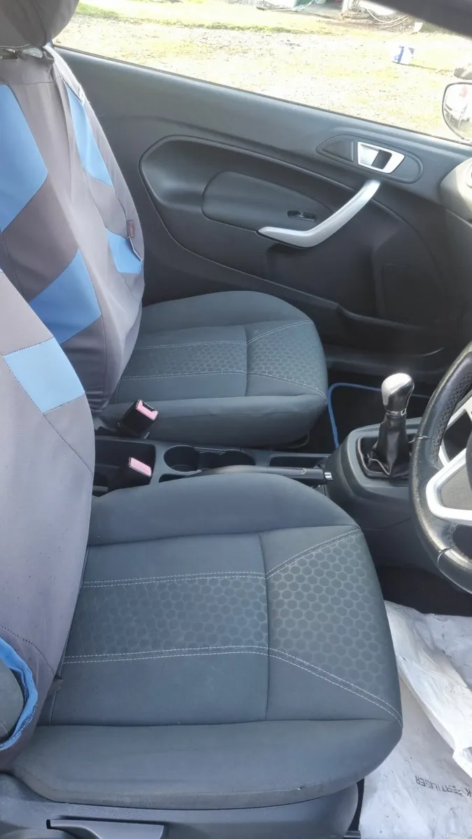 Ford Fiesta 2012 - Image 2