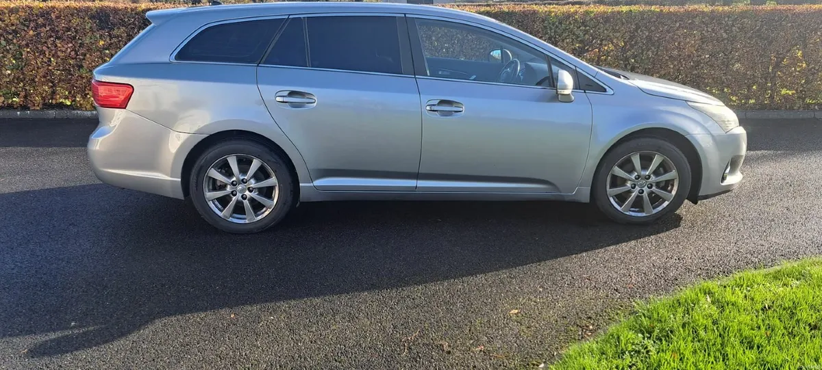 Toyota Avensis 2012 - Image 1