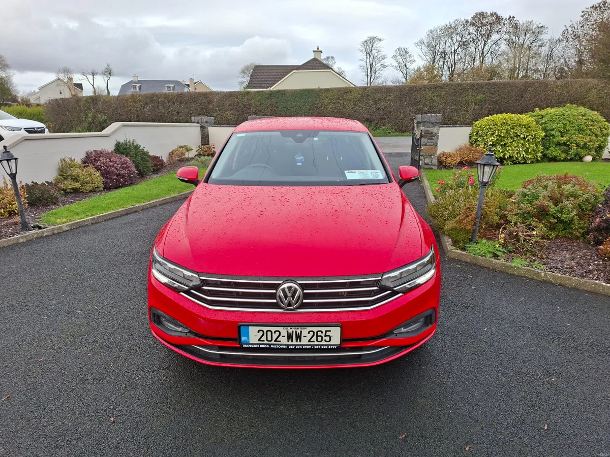 Volkswagen Passat 2020 - Image 2