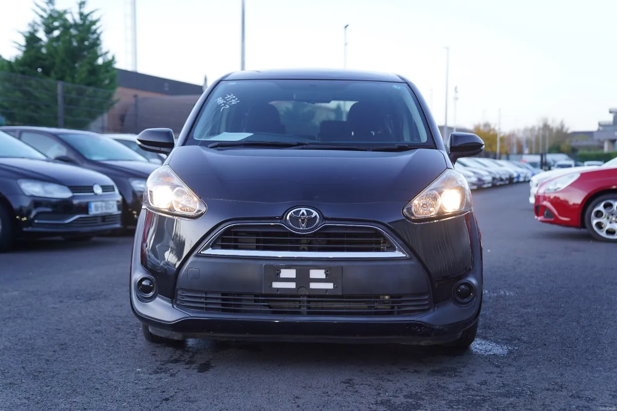 TOYOTA SIENTA 2015 BLACK 7 SEATER - Image 1