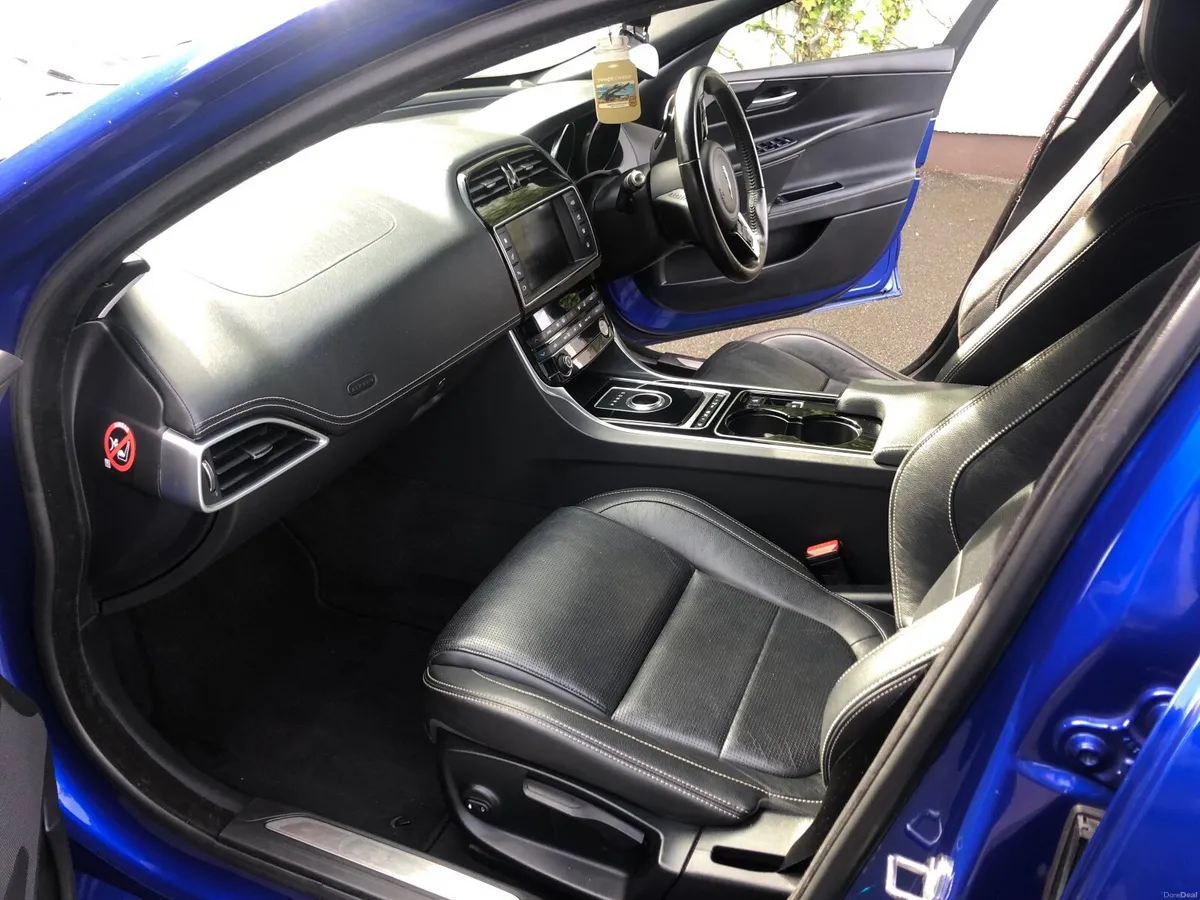 Jaguar XE 2017 - Image 1