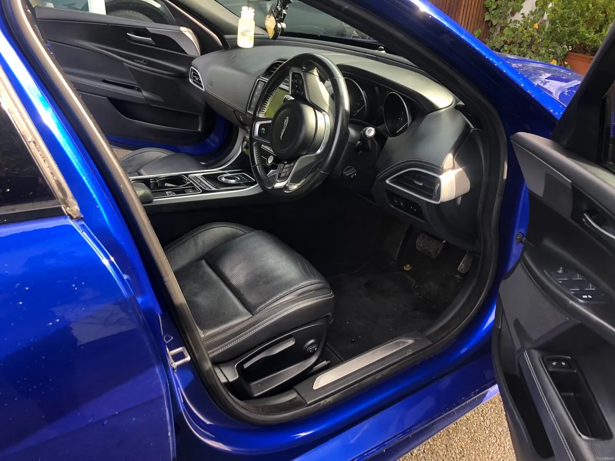 Jaguar XE 2017 - Image 2