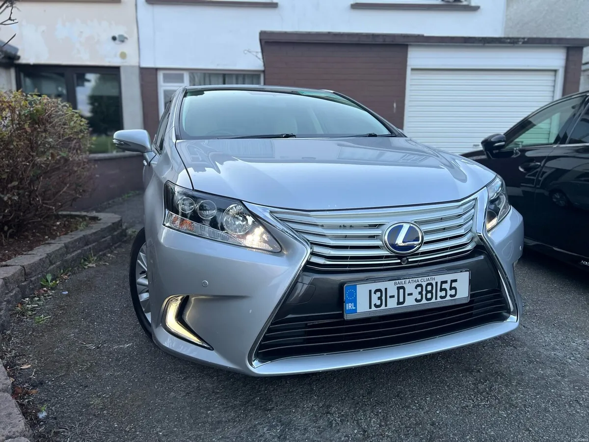 Lexus HS 250 Hybrid - Image 1