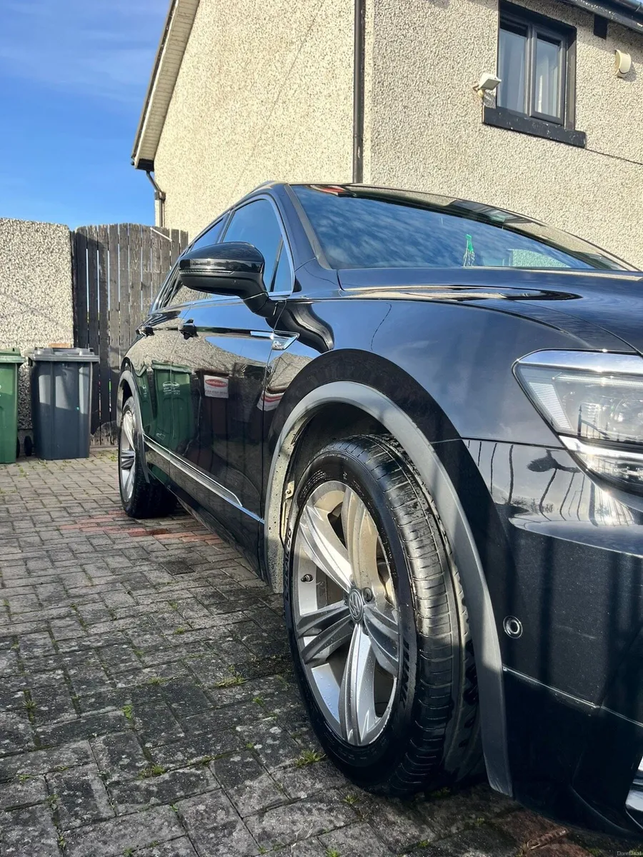 VW Tiguan R-Line 1.4 tsi w/Digital Cluster - Image 2
