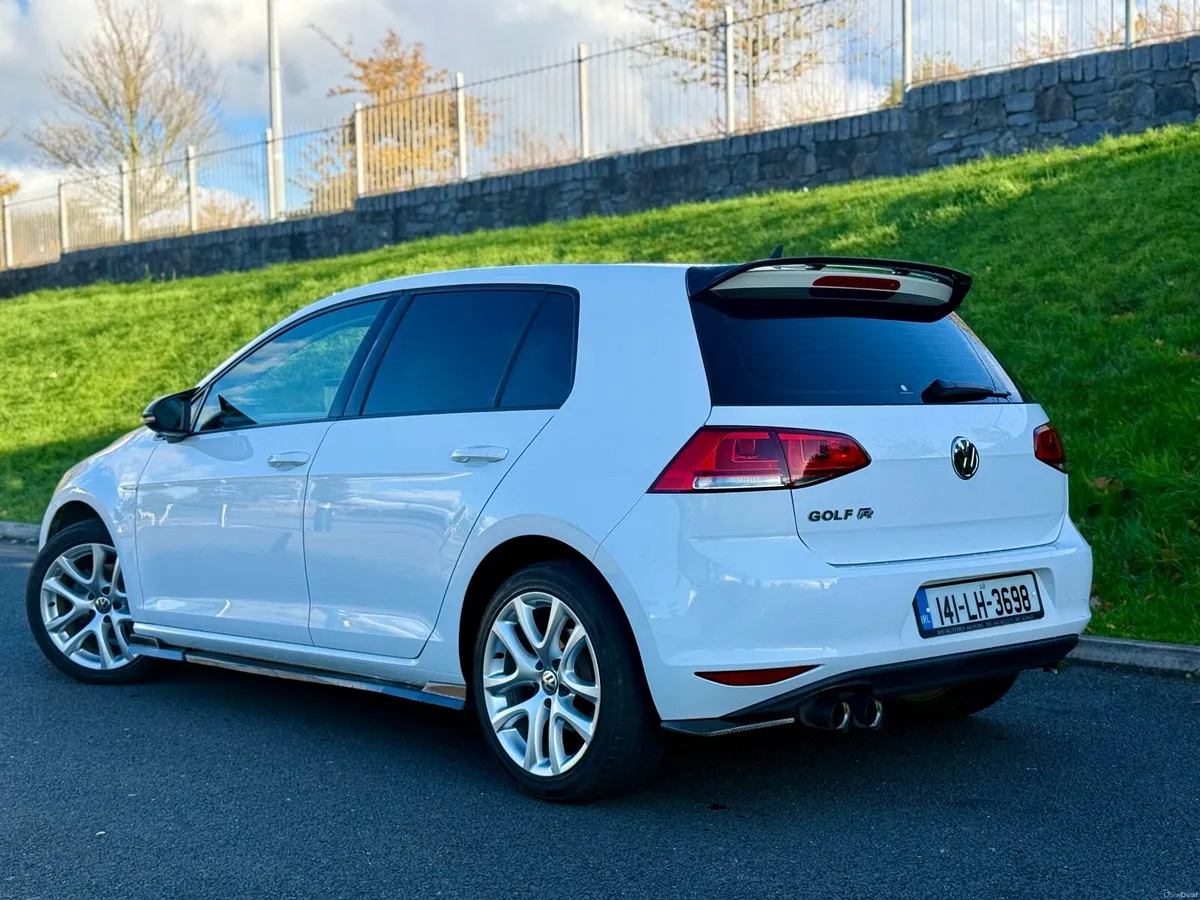 2014 AUTOMATIC VW GOLF HIGHLINE LOW KM - Image 1