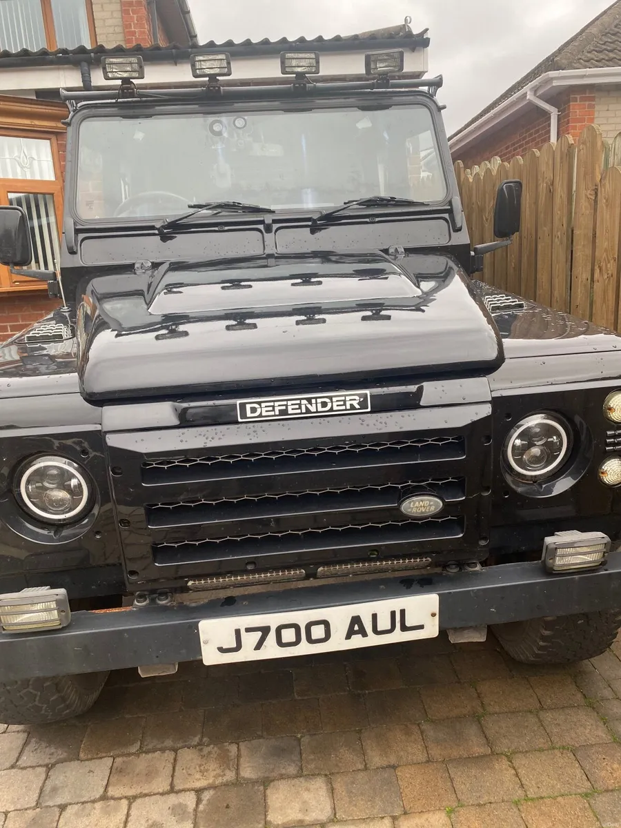 Land Rover Defender 2011 - Image 1