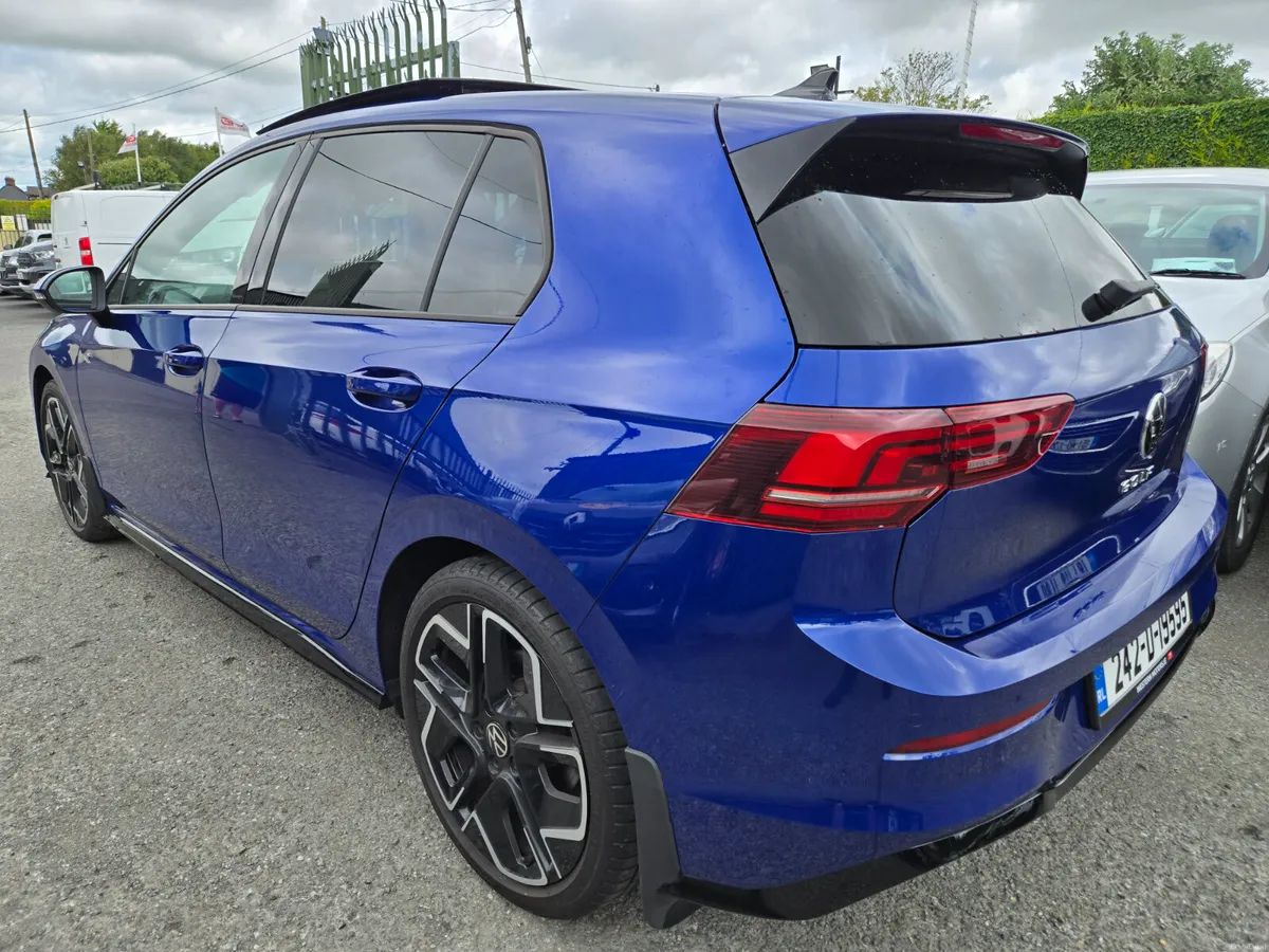 Volkswagen Golf 2024 R-Line Auto Panoramic roof - Image 4