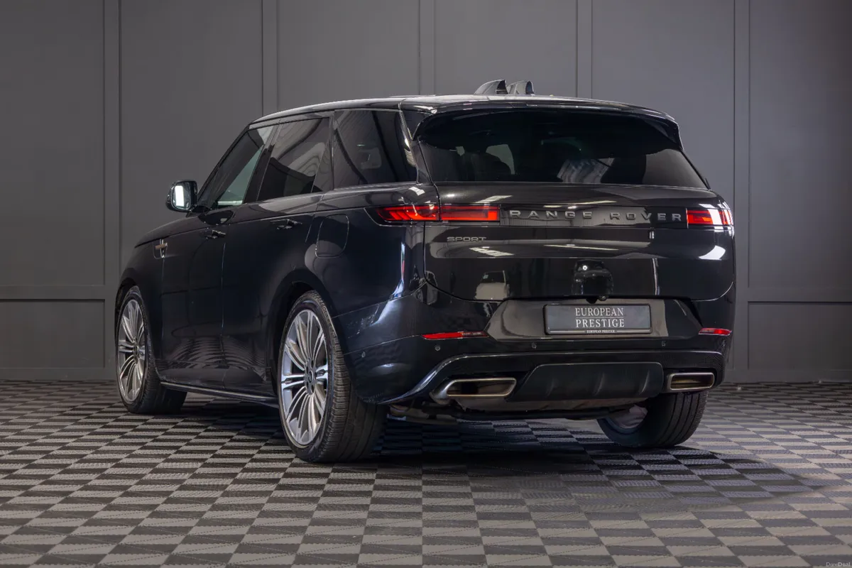 2024 Range Rover Sport P460e Dynamic SE - Image 4