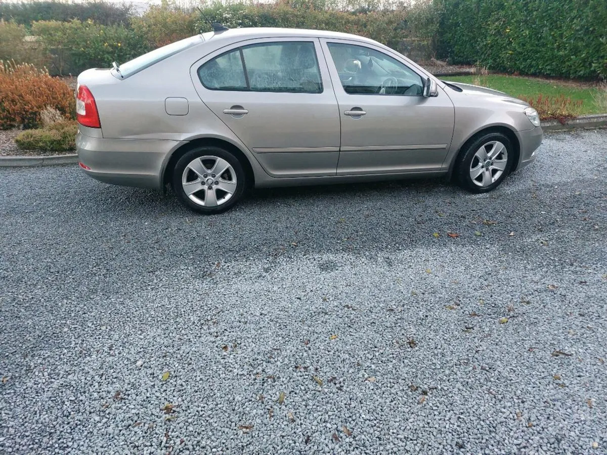 2013 skoda Octavia 1.6 nct 8/26 tax €200 - Image 4