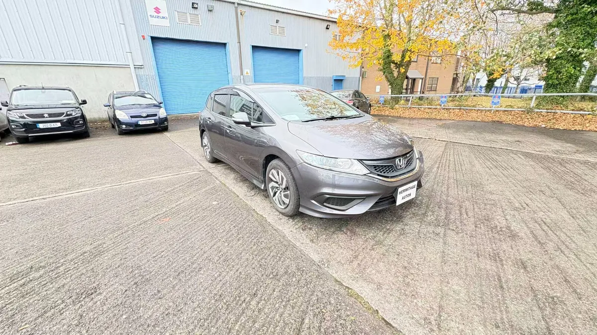 Honda Jade1.5 Hybrid Auto 6 SEATER 2017 - Image 3