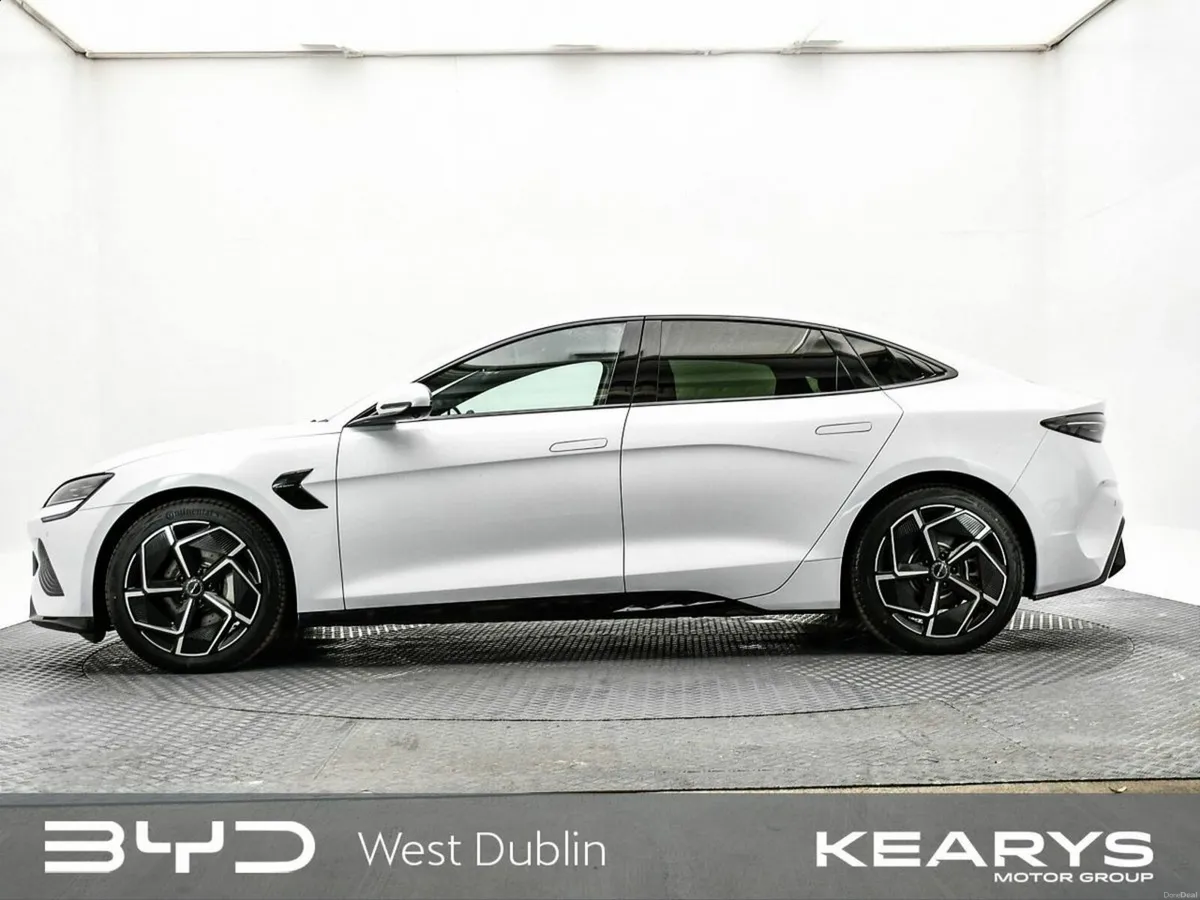 BYD SEAL Order your 261 Seal Excellence White toda - Image 4