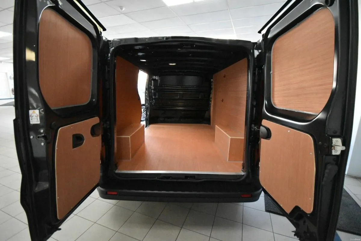 Nissan Primastar Premium model. LWB 130hp @ Cabra - Image 6
