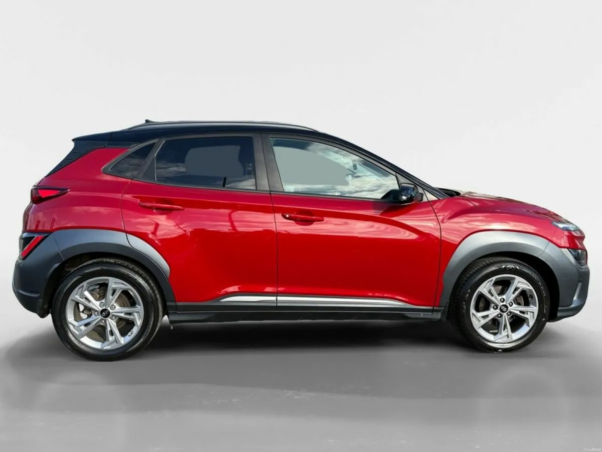 Hyundai KONA 1.0 T-GDI Executive Plus Two Tone Roo - Image 2