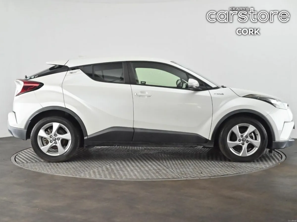 Toyota C-HR 1.8 HYBRID Auto - Image 3