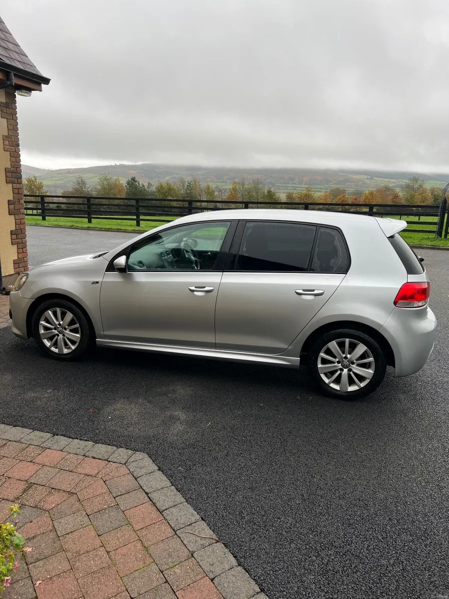 Volkswagen Golf 2011 - Image 2