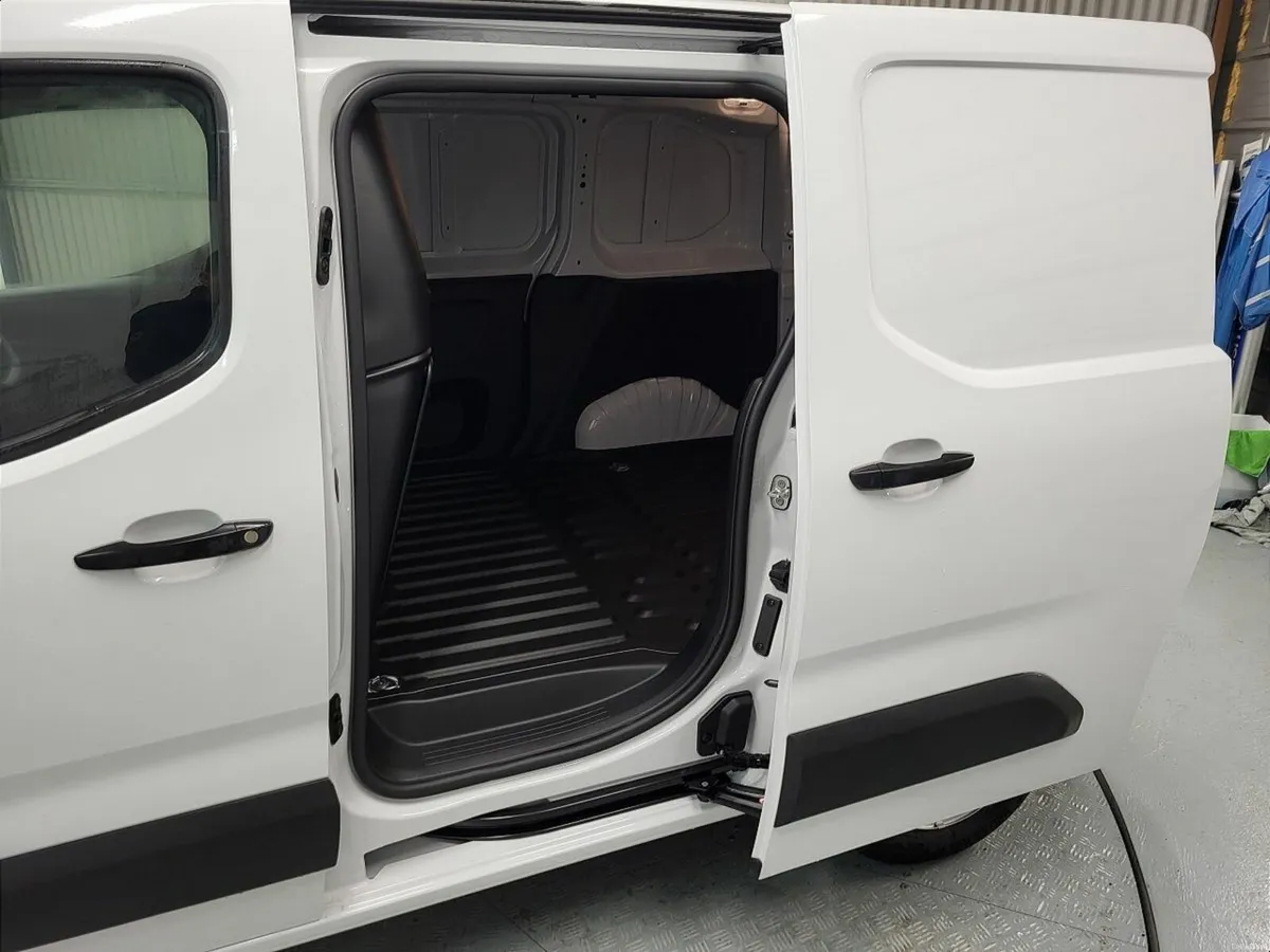 Citroen Berlingo BERLINGO LX PLUS **Demo Sale**  F - Image 4