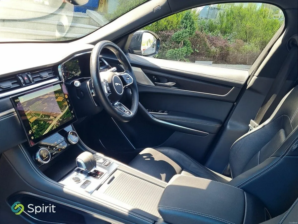 Jaguar F-Pace R-Dynamic Black Edition P400 - Image 3