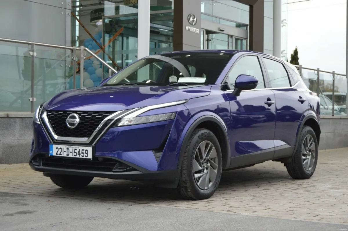 Nissan Qashqai 1.3 PET MILD HYBRID SV CVT - Image 1