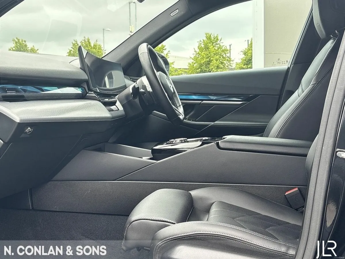 BMW i5 EDRIVE40 M SPORT PRO - Image 3