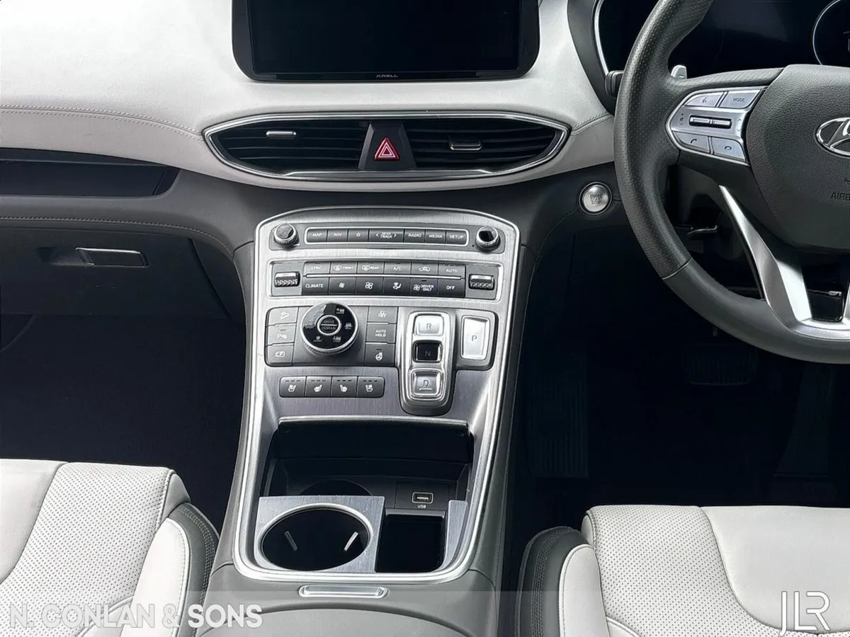 Hyundai Santa Fe PHEV 4WD EXECUTIVE PLUS 7 SEATER - Image 4