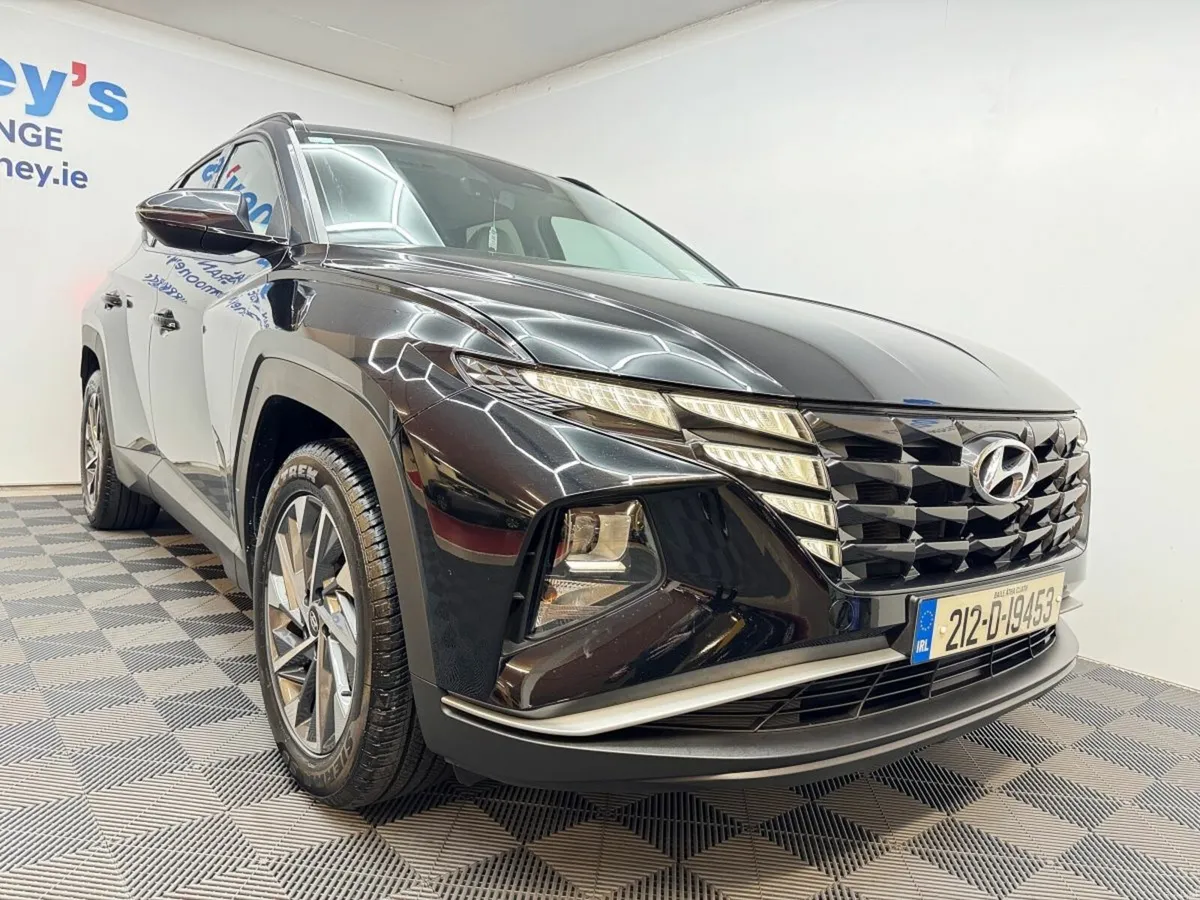 Hyundai Tucson 2WD Executive w.2 Tone Roof - Image 4