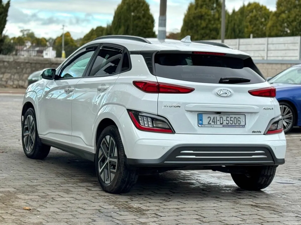 Hyundai KONA Kona EV Premium 64 kWh 450 km range - Image 4