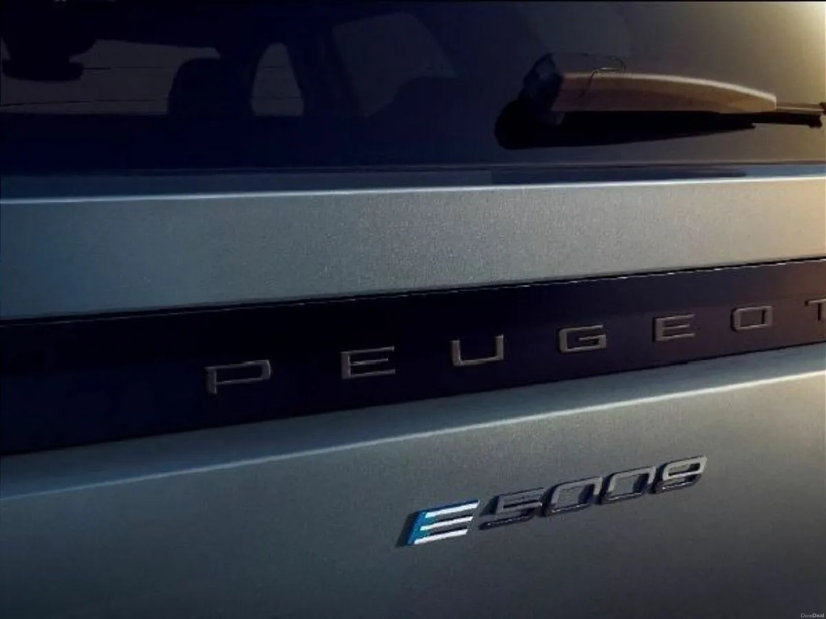 Peugeot 5008 Allure Hybrid 145bhp *ORDER YOUR 262 - Image 6