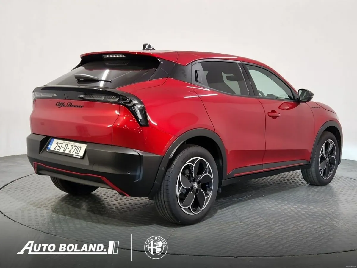 Alfa Romeo Junior Ex Demo Speciale 156bhp Tech & P - Image 4