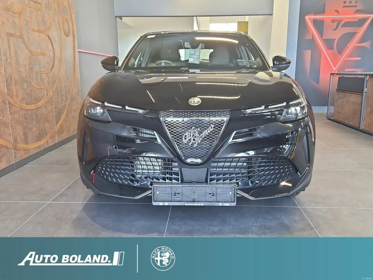 Alfa Romeo Junior Ibrida 1.2 HYBRID 136HP - Image 2