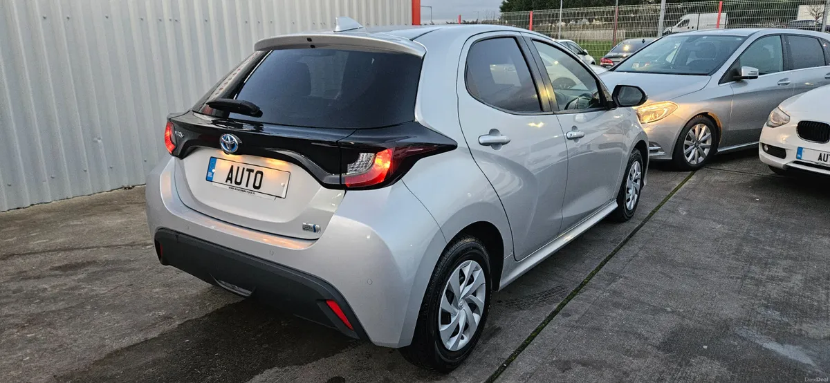 Toyota Yaris hybrid/petrol 1.5 automatic new model - Image 3
