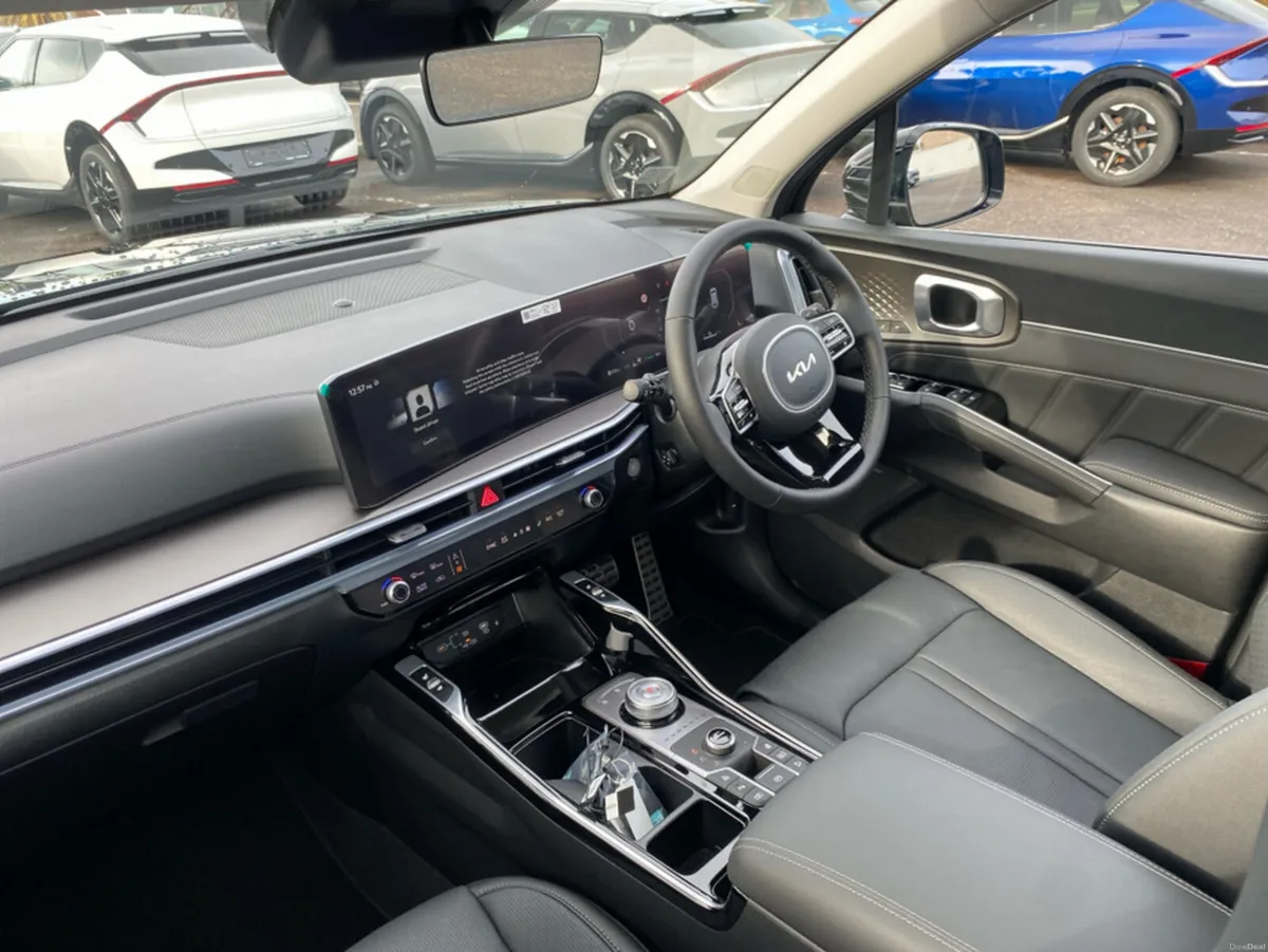 Kia Sorento PHEV PE SEM 5DR AUTO - Image 4