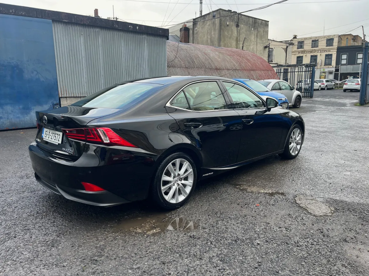 Lexus IS 300H 2015 - Image 3