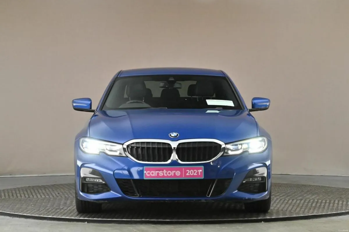 BMW 3-Series 320i M SPORT - Image 2