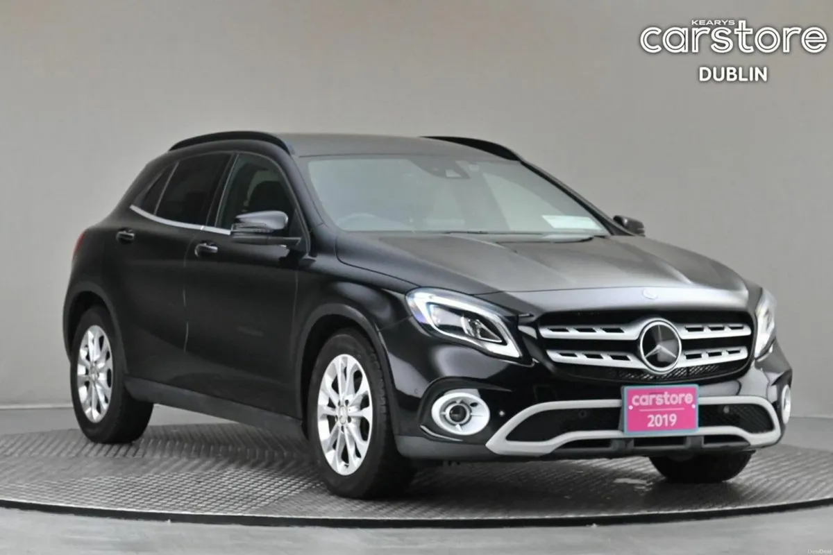 Mercedes-Benz GLA GLA 180 **POWERED TAILGATE**HALF - Image 1