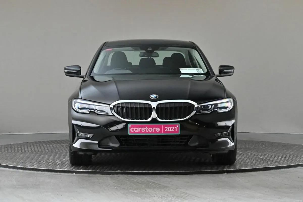 BMW 3-Series 318i SE 2.0 3SBT 4DR**ALLOYS**PARKING - Image 2