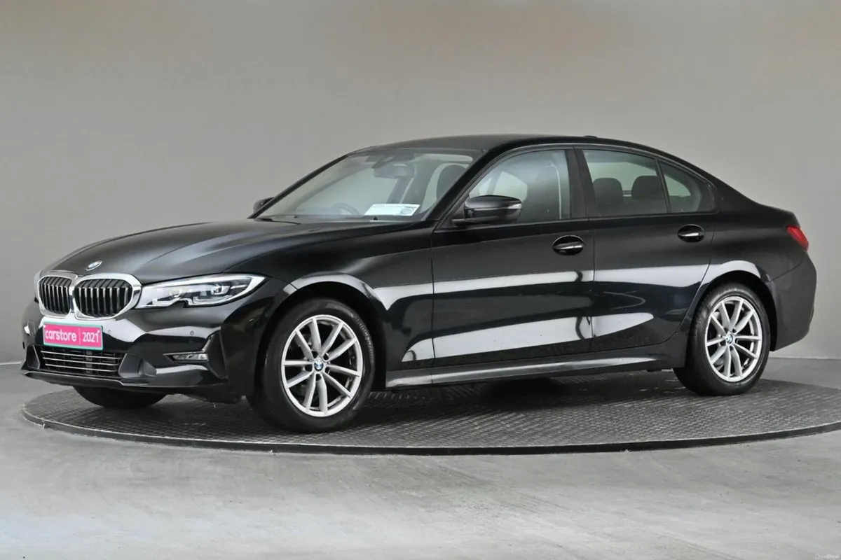 BMW 3-Series 318i SE 2.0 3SBT 4DR**ALLOYS**PARKING - Image 4